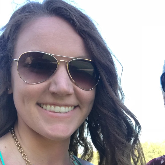 Meet your Posher, Lindsay - Picture 1 of 1